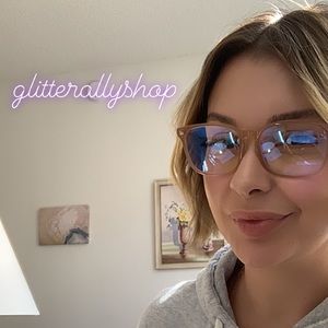 Hi! I’m Sasha of @glitterallyshop ✨
